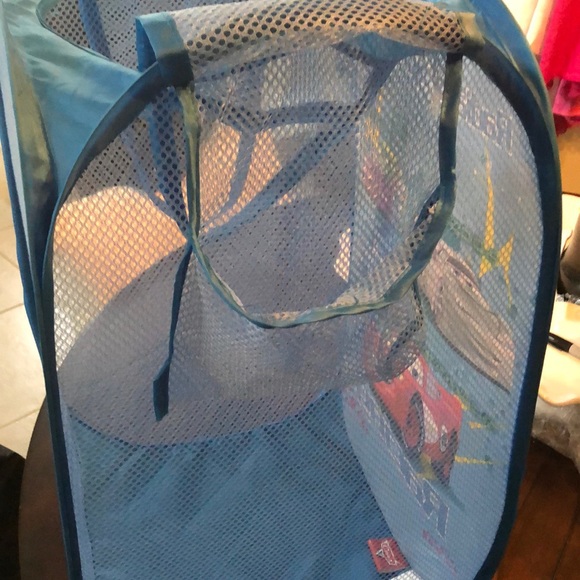 🚙 Disney Cars Radiator Springs Popup Laundry Basket, three-sides mesh & handles - Picture 3 of 10